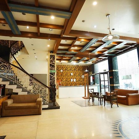 Hotel Maya 'New Delhi' Exterior photo