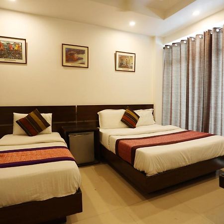 Hotel Maya 'New Delhi' Exterior photo