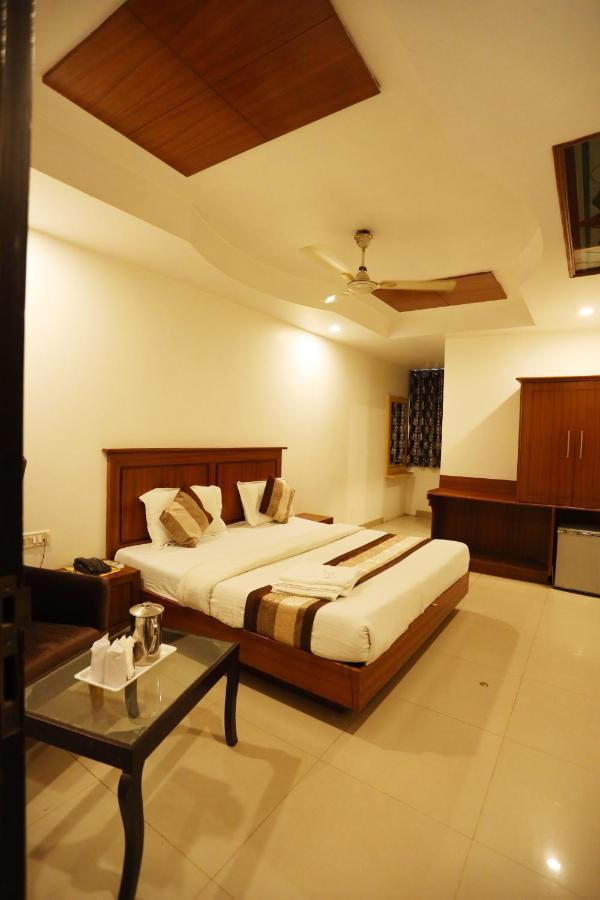 Hotel Maya 'New Delhi' Exterior photo