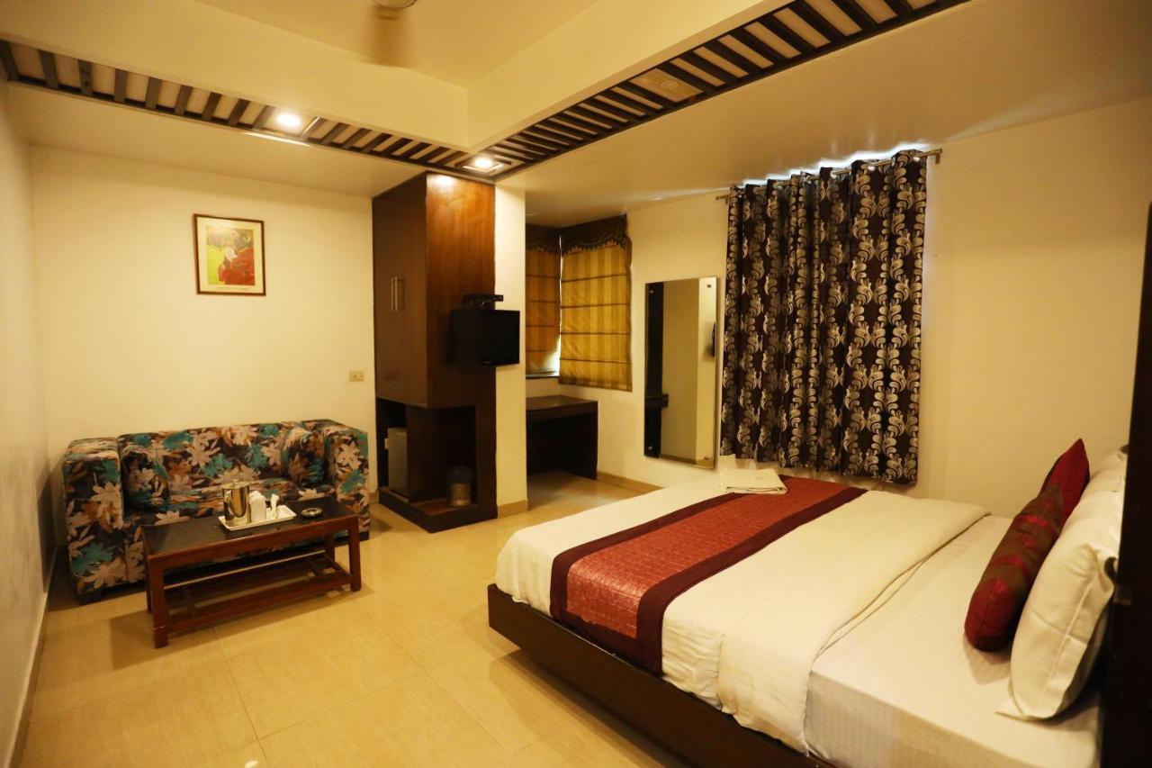 Hotel Maya 'New Delhi' Exterior photo