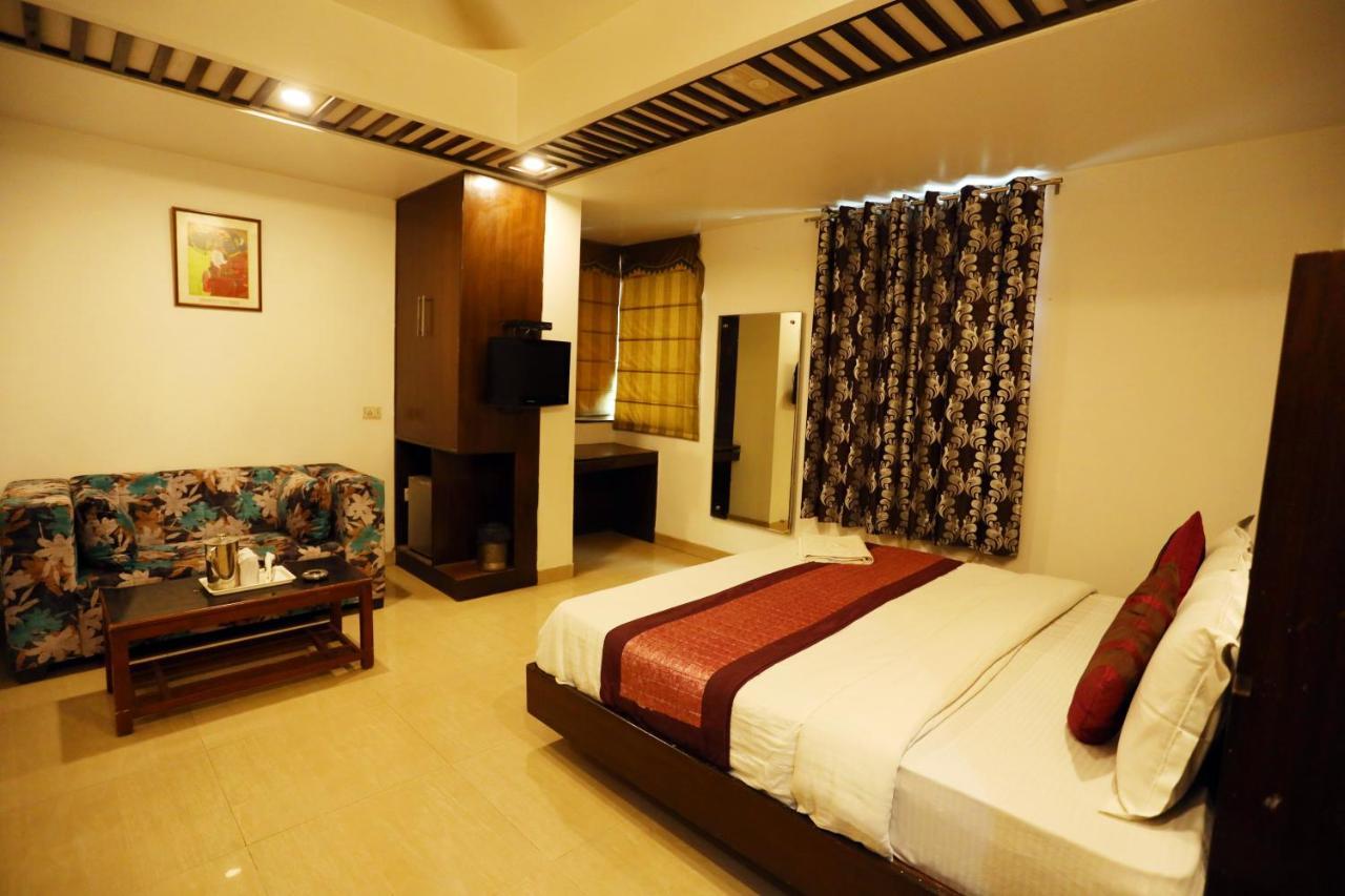 Hotel Maya 'New Delhi' Exterior photo