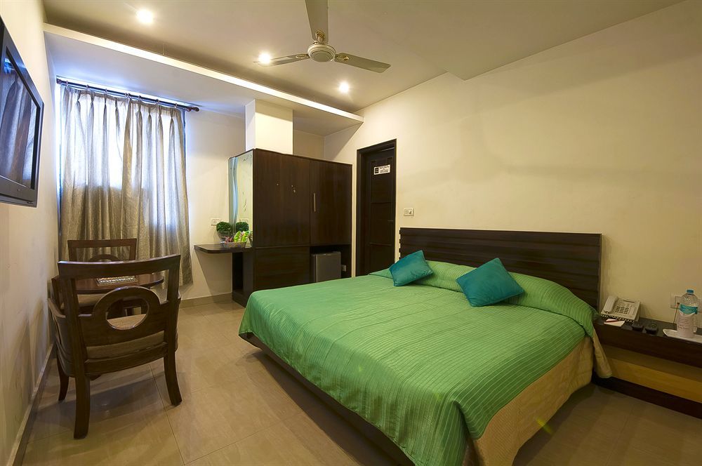 Hotel Maya 'New Delhi' Exterior photo