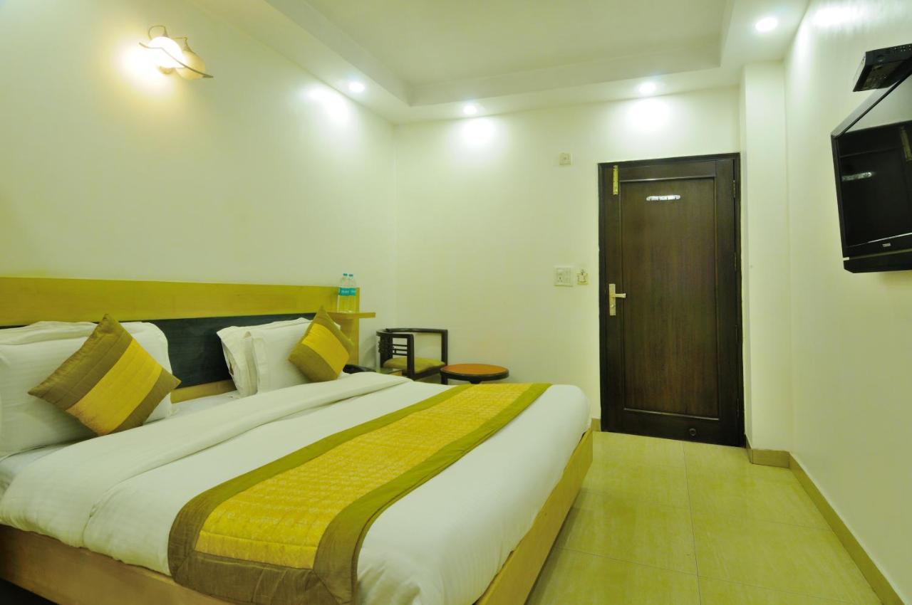 Hotel Maya 'New Delhi' Exterior photo