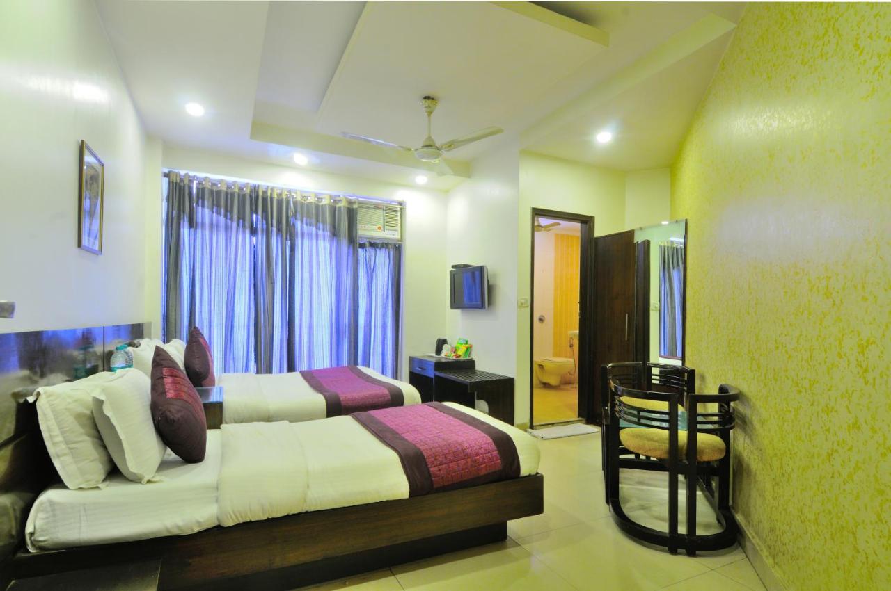Hotel Maya 'New Delhi' Exterior photo