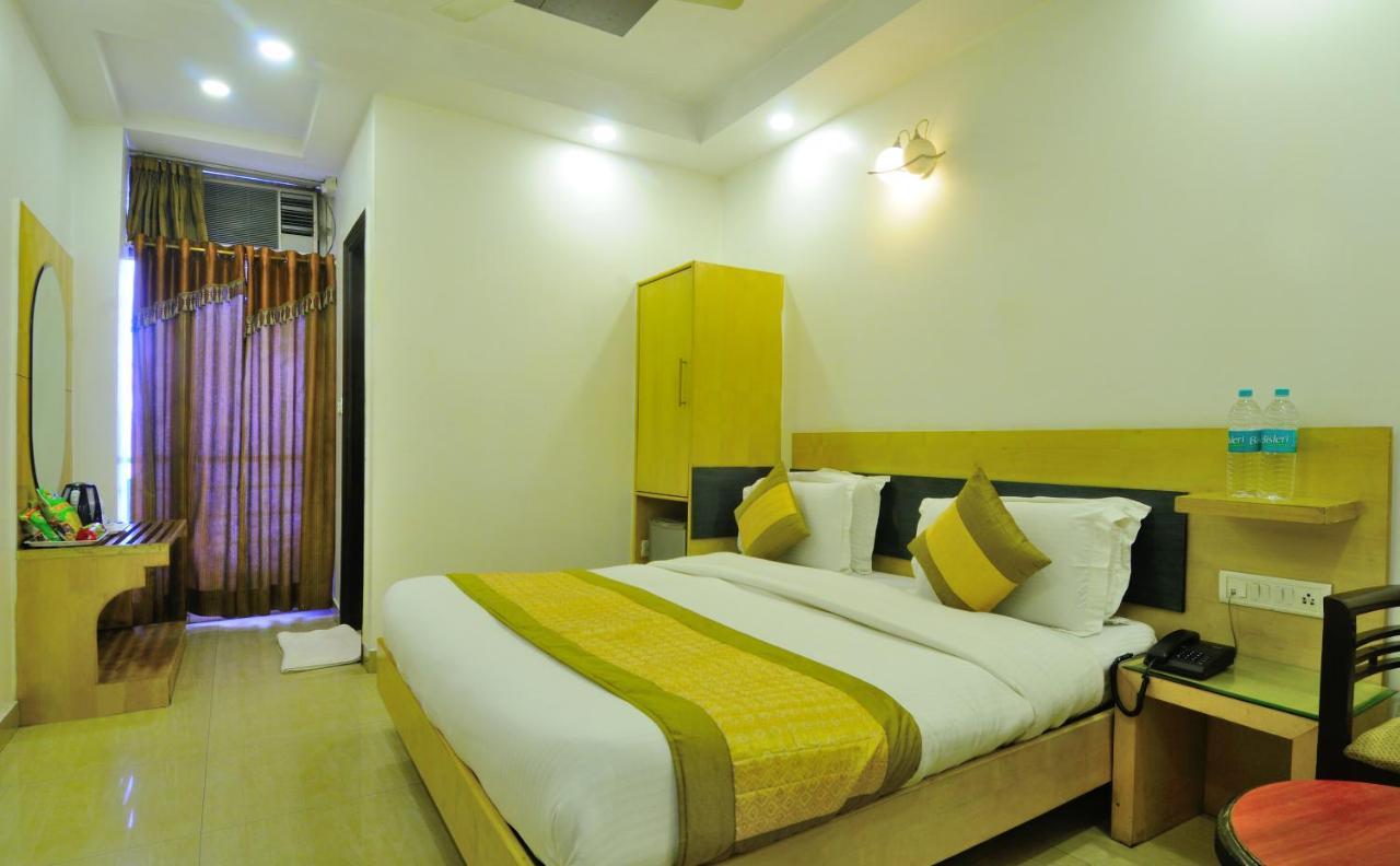 Hotel Maya 'New Delhi' Exterior photo